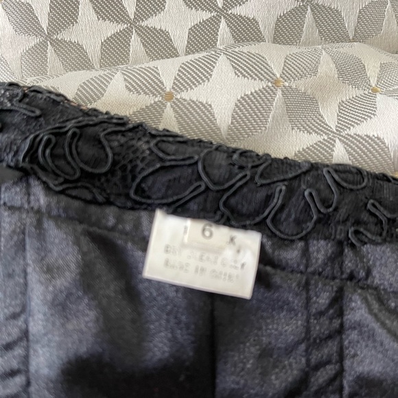 Gorgeous black lace gown with drop waist rhinestone and satin bottom, size 6 - Picture 7 of 7